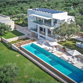 5 bedroom luxury villa with infinity pool, sea views and tennis court near Chania, sleeps 10